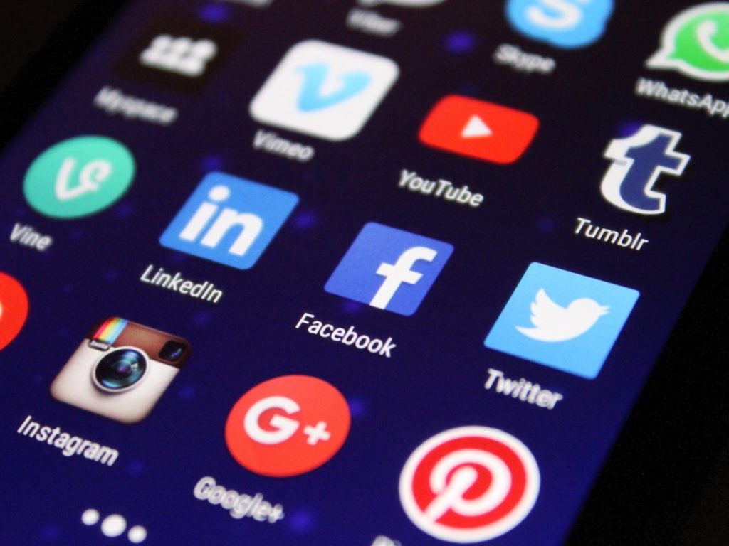 Saiba o que acontece com as redes sociais de quem morreu - Quero Mais Tecnologia