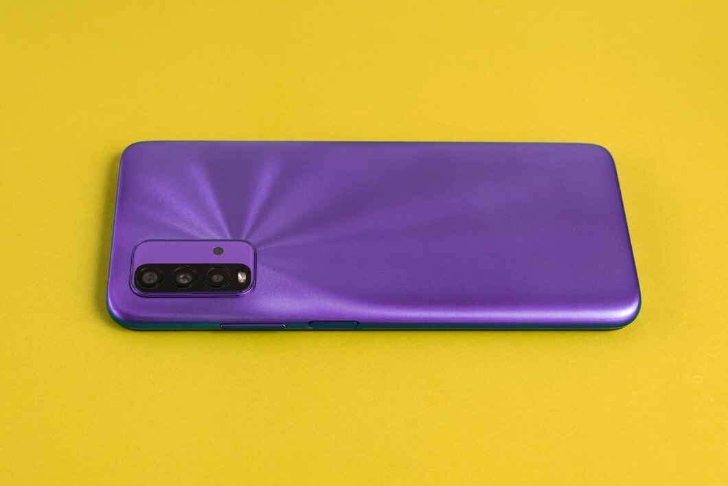 imagem de um celular roxo em um fundo amarelo